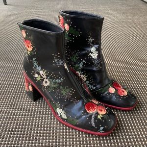 ZARA black and red boots / 6.5 / 37